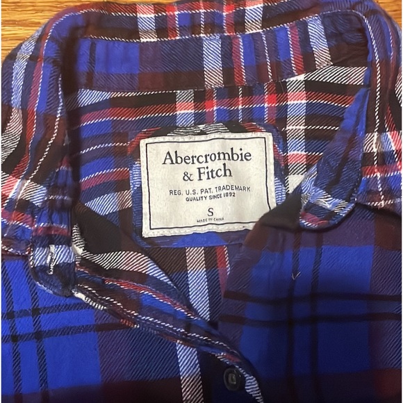 EUC Abercrombie & Fitch Button Down - Picture 2 of 3